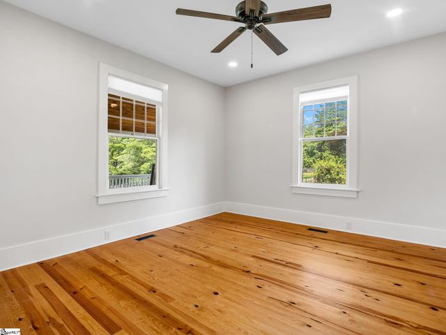 143 Broadway Avenue, Tryon, NC 28782