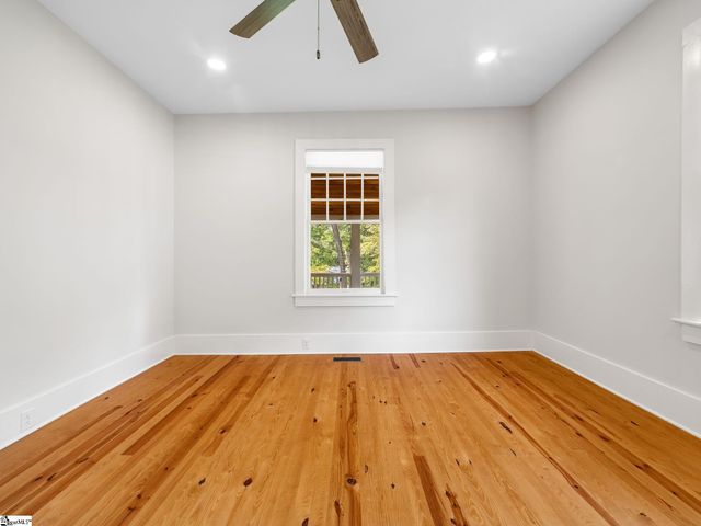 143 Broadway Avenue, Tryon, NC 28782