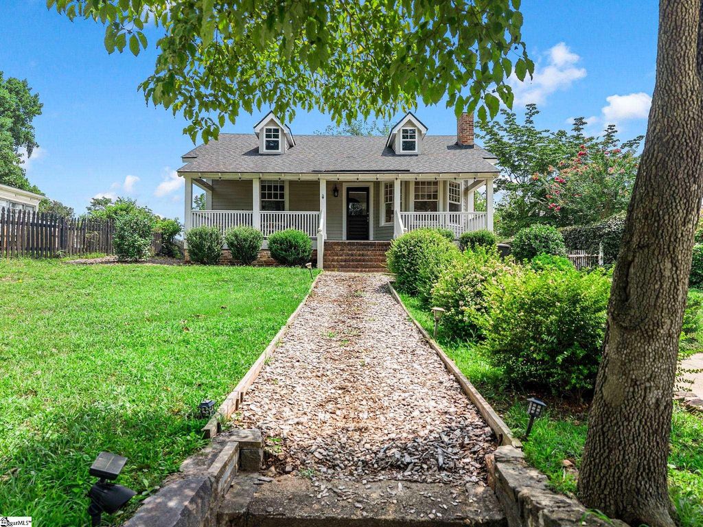 143 Broadway Avenue, Tryon, NC 28782