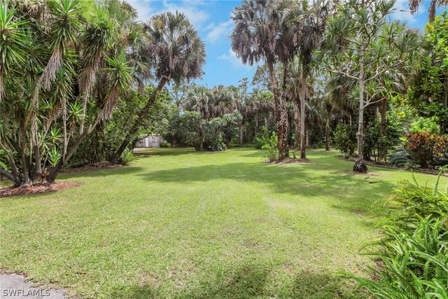 730 5th ST NW, Naples, FL 34120