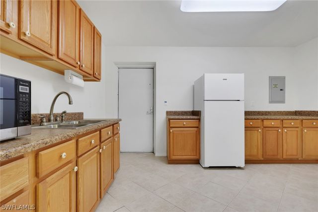 730 5th ST NW, Naples, FL 34120