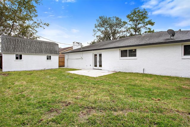 202 Brandywyne Drive, Friendswood, TX 77546