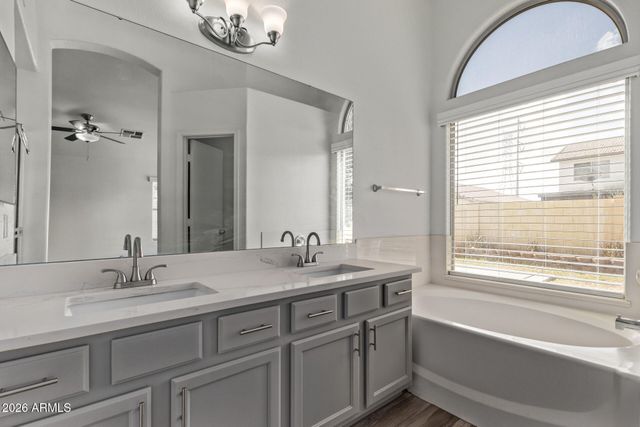 1077 W LAUREL Avenue, Gilbert, AZ 85233
