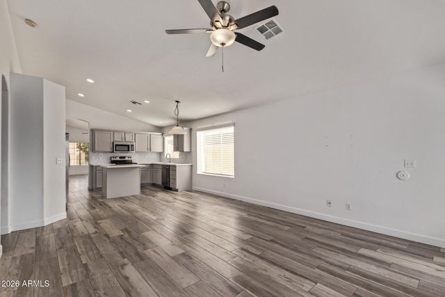 1077 W LAUREL Avenue, Gilbert, AZ 85233