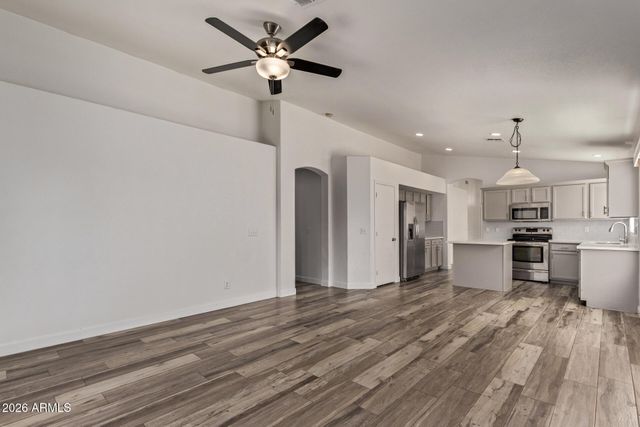 1077 W LAUREL Avenue, Gilbert, AZ 85233
