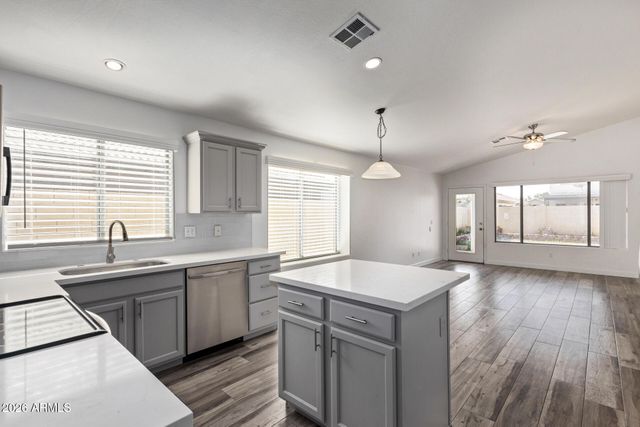 1077 W LAUREL Avenue, Gilbert, AZ 85233