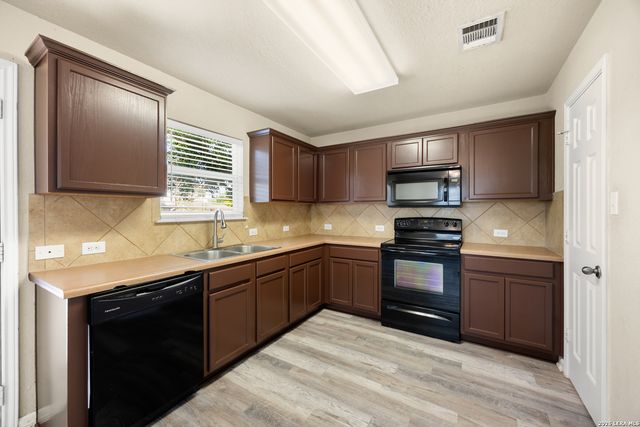 2116 Sinclair, New Braunfels, TX 78130