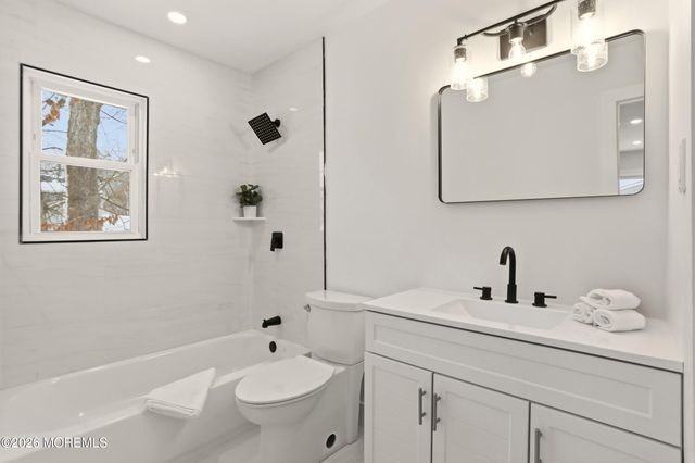 61 Bittern Lane, Bayville, NJ 08721