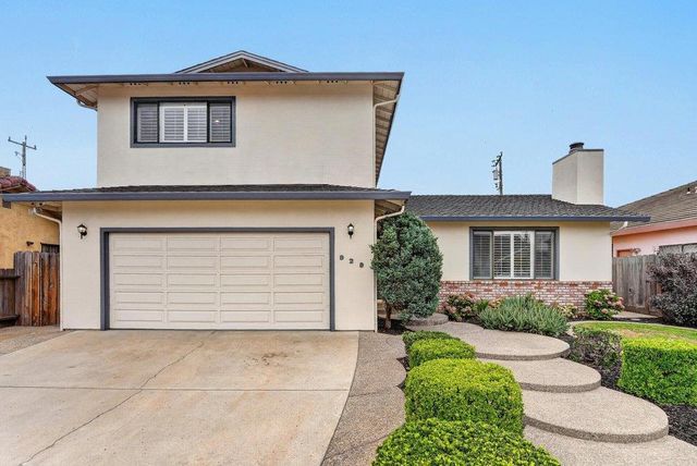 929 Lake Village Drive, Watsonville, CA 95076