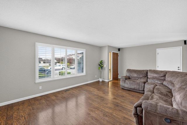 929 Lake Village Drive, Watsonville, CA 95076