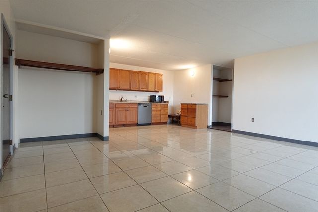 37 Skyline Dr 11, Braintree, MA 02184