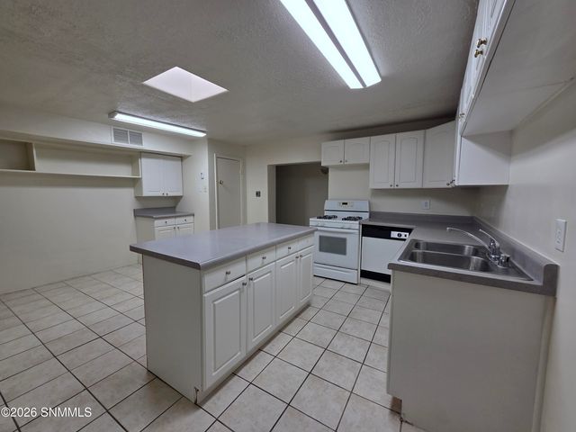 533 N Miranda Street, Las Cruces, NM 88005