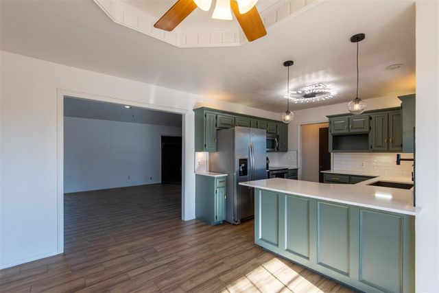 5243 W Lakeview Drive, Harrah, OK 73045