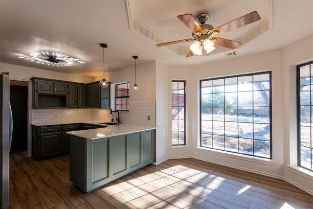 5243 W Lakeview Drive, Harrah, OK 73045