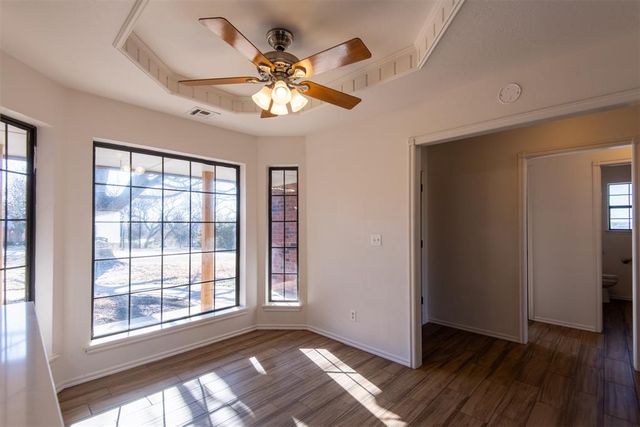 5243 W Lakeview Drive, Harrah, OK 73045