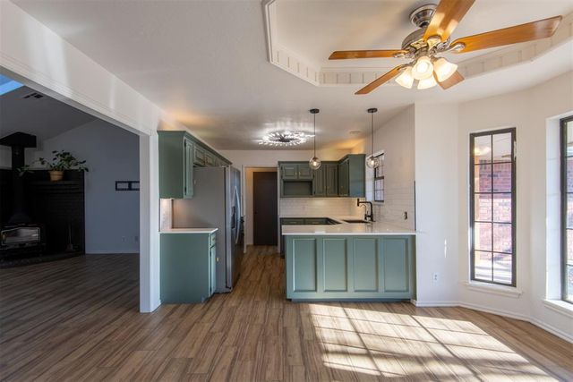 5243 W Lakeview Drive, Harrah, OK 73045