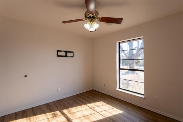 5243 W Lakeview Drive, Harrah, OK 73045