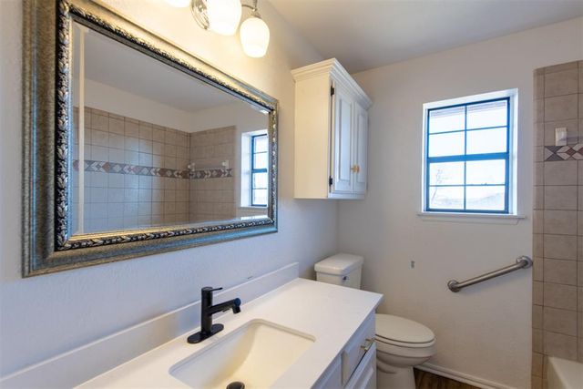 5243 W Lakeview Drive, Harrah, OK 73045