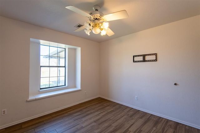 5243 W Lakeview Drive, Harrah, OK 73045