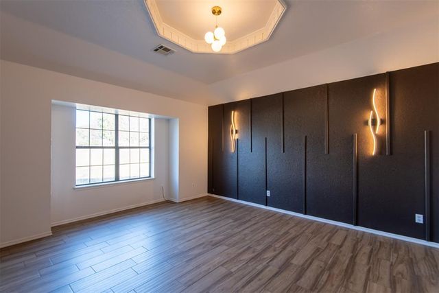 5243 W Lakeview Drive, Harrah, OK 73045