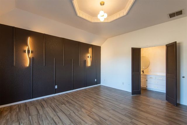 5243 W Lakeview Drive, Harrah, OK 73045