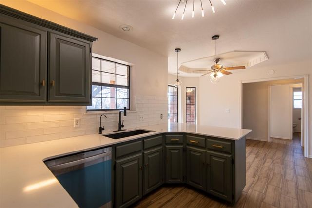 5243 W Lakeview Drive, Harrah, OK 73045