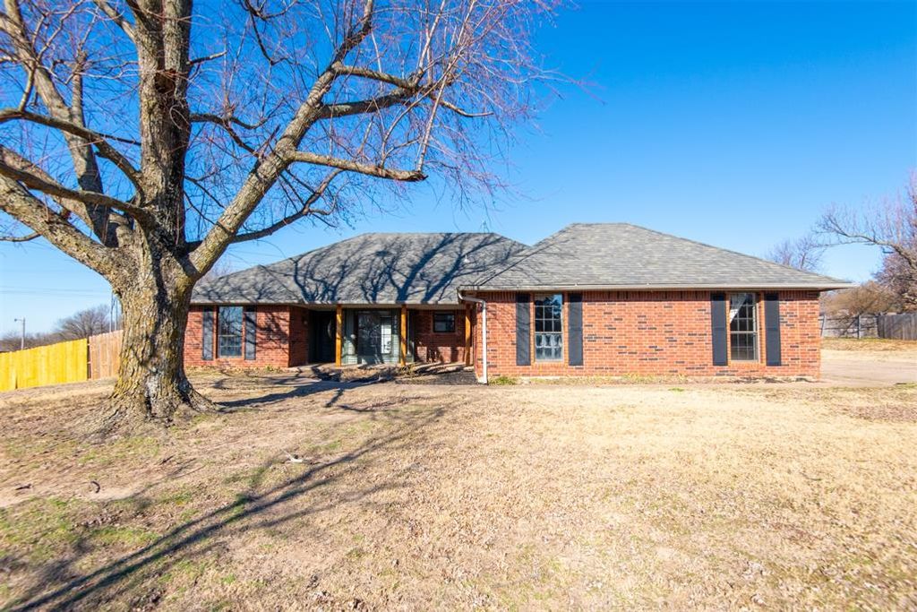 5243 W Lakeview Drive, Harrah, OK 73045