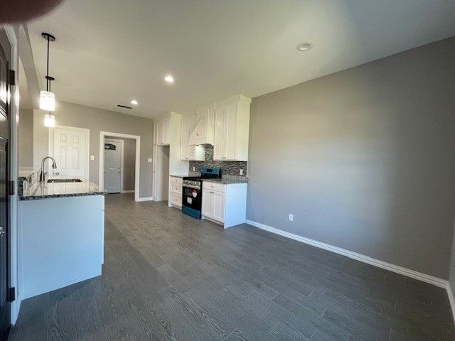 304 Avenue D, Ennis, TX 75119