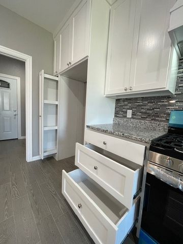 304 Avenue D, Ennis, TX 75119