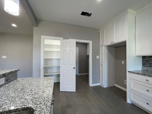 304 Avenue D, Ennis, TX 75119