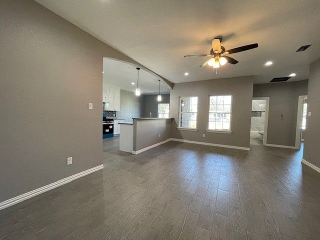 304 Avenue D, Ennis, TX 75119
