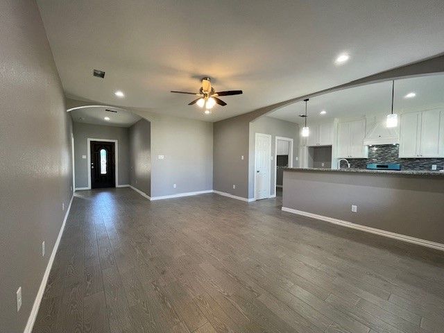 304 Avenue D, Ennis, TX 75119