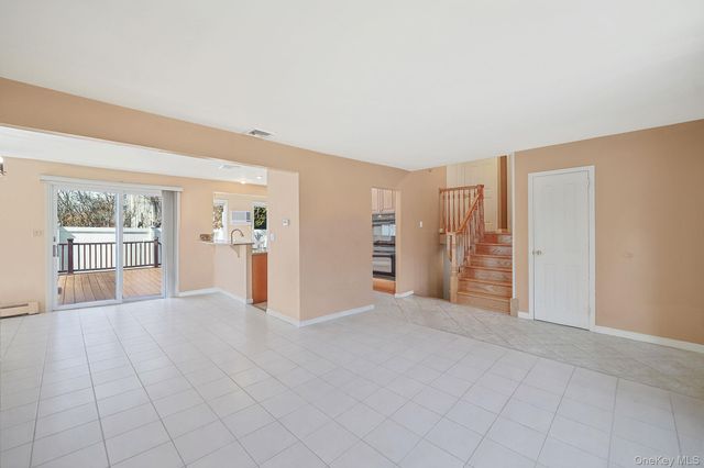 18 Wendorf Court, North Babylon, NY 11703