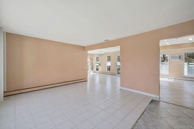 18 Wendorf Court, North Babylon, NY 11703