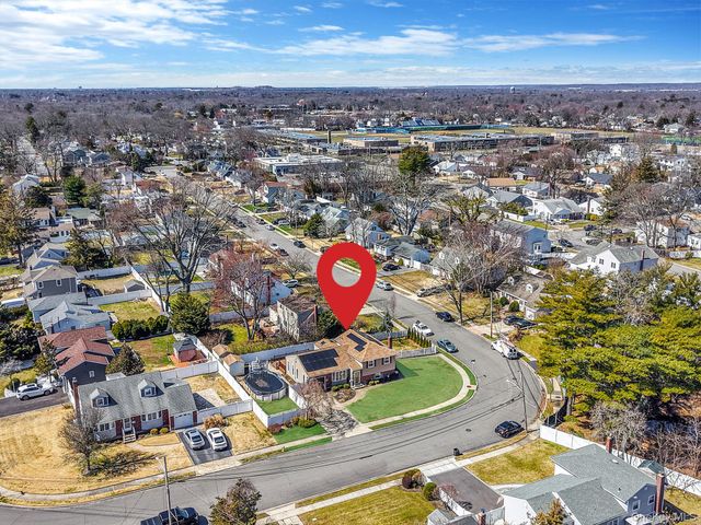 18 Wendorf Court, North Babylon, NY 11703