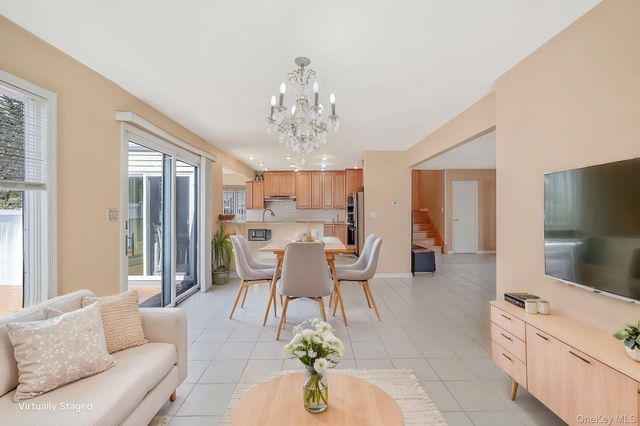 18 Wendorf Court, North Babylon, NY 11703