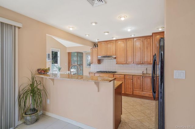 18 Wendorf Court, North Babylon, NY 11703