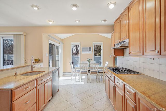 18 Wendorf Court, North Babylon, NY 11703