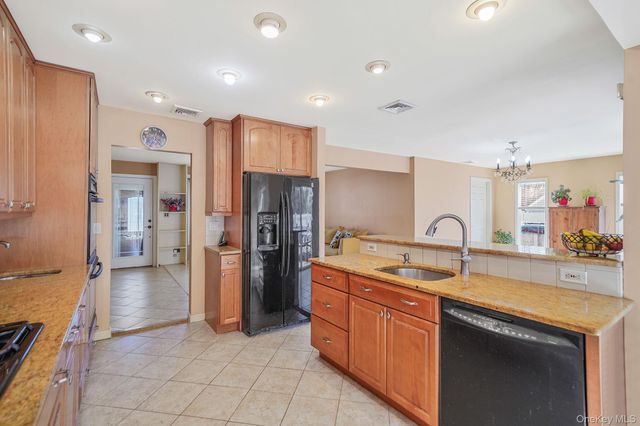 18 Wendorf Court, North Babylon, NY 11703