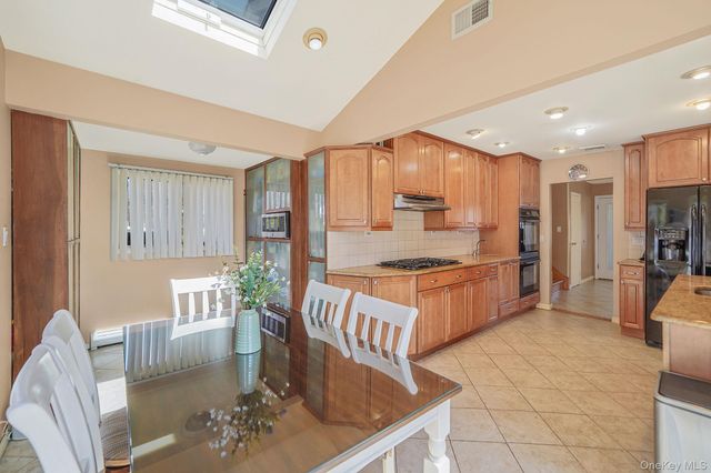 18 Wendorf Court, North Babylon, NY 11703