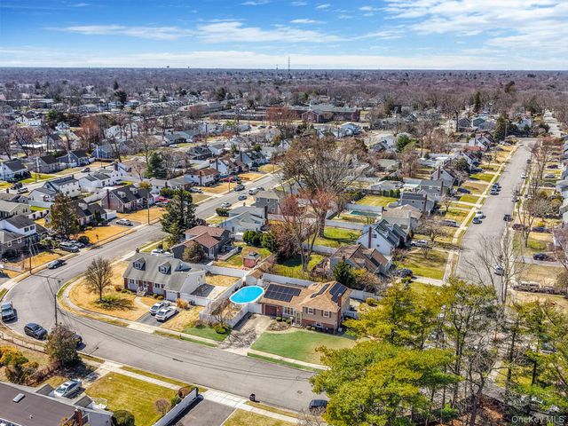 18 Wendorf Court, North Babylon, NY 11703