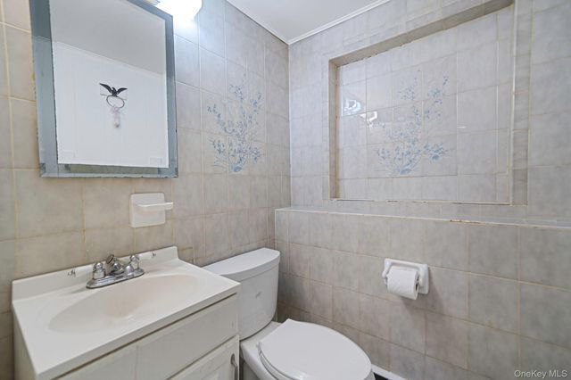 18 Wendorf Court, North Babylon, NY 11703