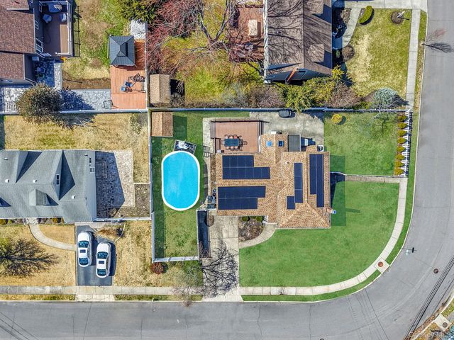 18 Wendorf Court, North Babylon, NY 11703