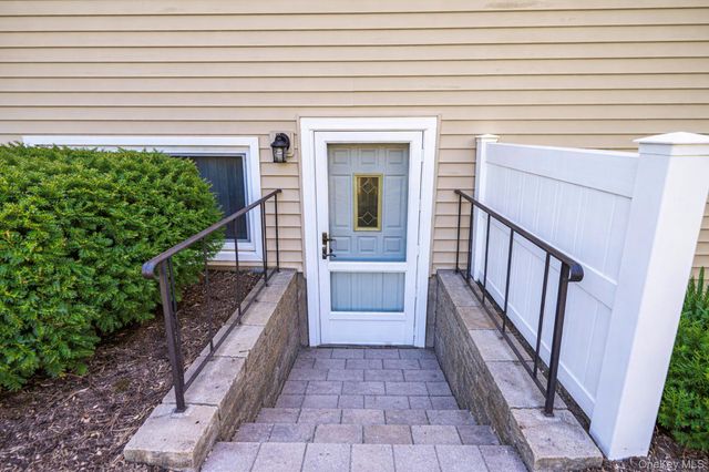 18 Wendorf Court, North Babylon, NY 11703