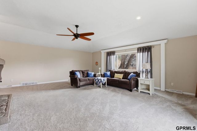 601 N Martin Drive, Bellevue, NE 68005