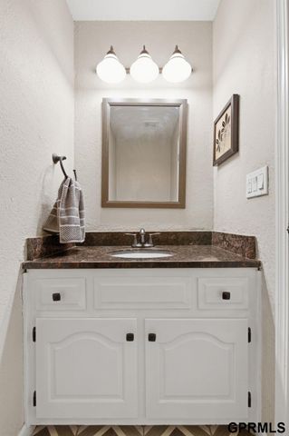 601 N Martin Drive, Bellevue, NE 68005