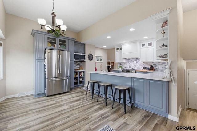 601 N Martin Drive, Bellevue, NE 68005