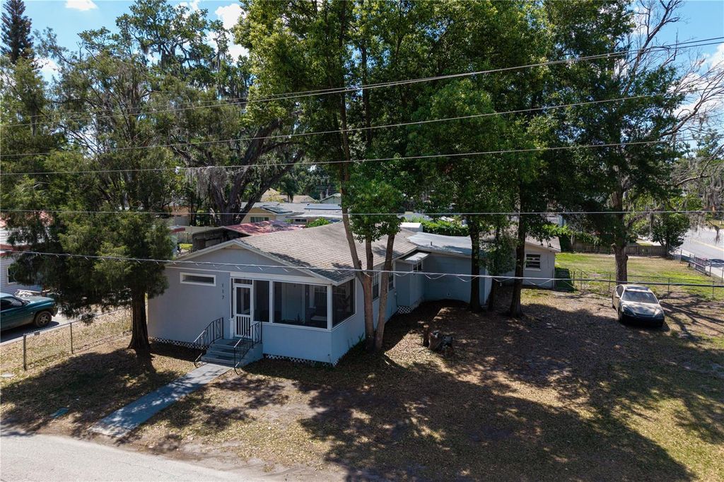 Image 2 of property listing at 117 W STRICKLAND STREET, Plant City, FL 33563