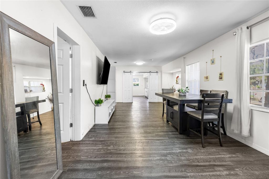 Image 12 of property listing at 117 W STRICKLAND STREET, Plant City, FL 33563