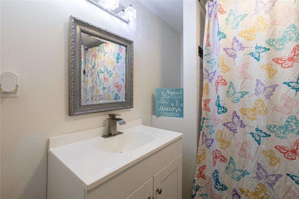 Image 25 of property listing at 117 W STRICKLAND STREET, Plant City, FL 33563